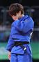 柔道・女子４８キロ級３位決定戦銅メダルを獲得した近藤亜美（青）は試合後、涙ぐむ＝６日、カリオカアリーナ（撮影・大橋純人）