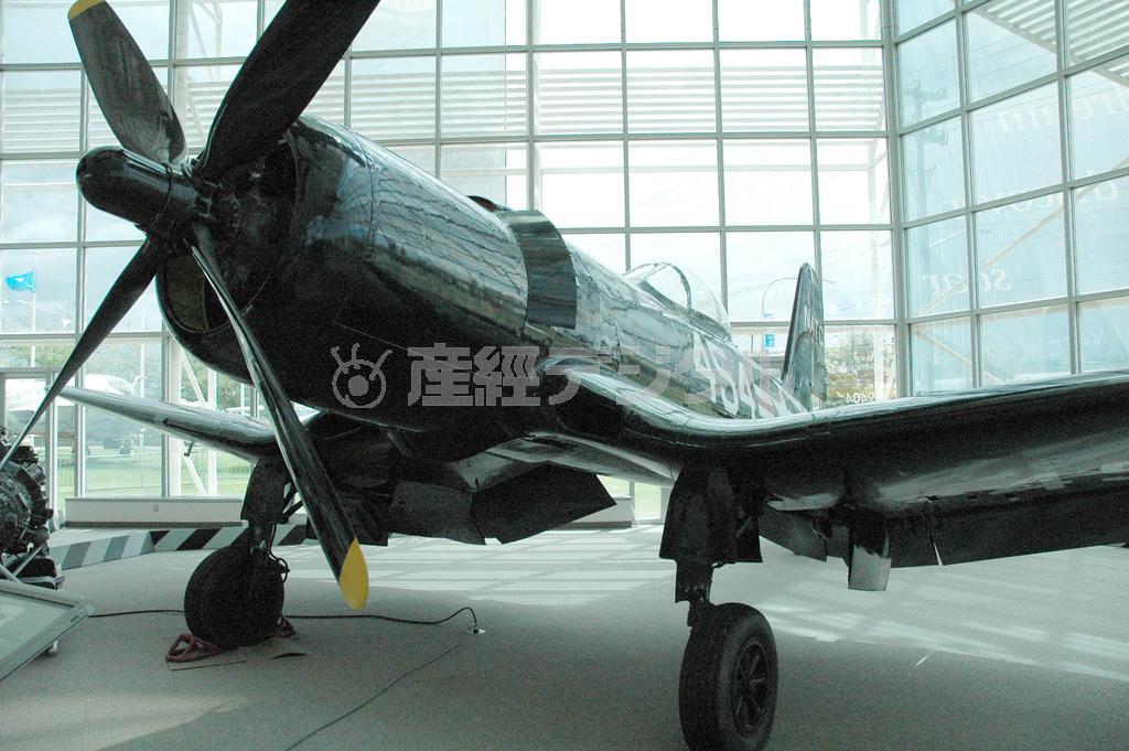 米国の戦闘機「コルセア」も朝鮮戦争では主に戦闘機としてではなく地上攻撃に使われた（岡田敏彦撮影）