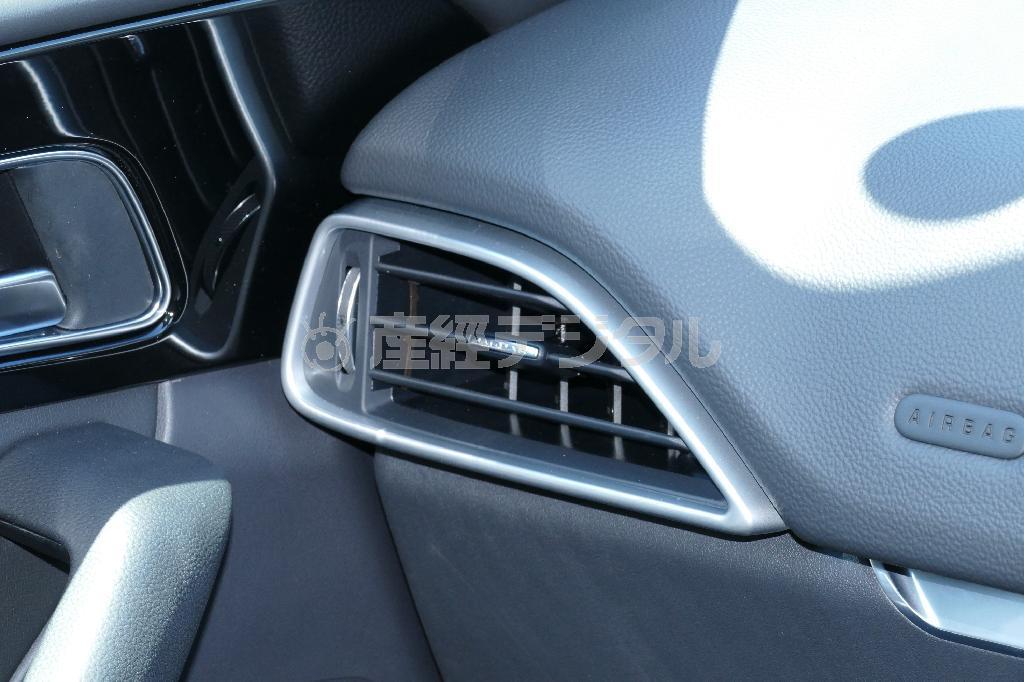 空調吹き出し口。小さくロゴが。ジャガー・Ｆ－ＰＡＣＥ