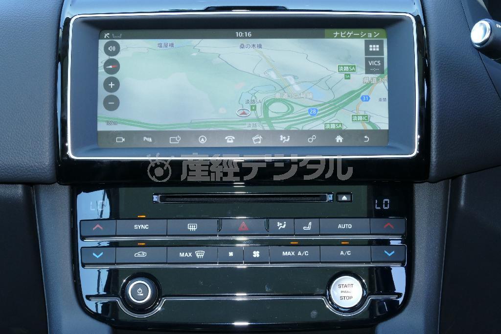 純正ナビはなかなか優秀、なのだが音声がちょっと…エンジンスタートボタンは空調スイッチの右下に。ジャガー・Ｆ－ＰＡＣＥ