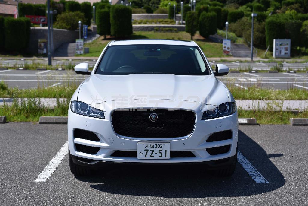 セダンのＸシリーズに通じる精悍なジャガー顔。ジャガー・Ｆ－ＰＡＣＥ