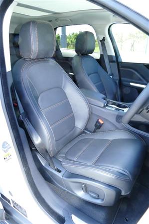 このシートが絶品！座ればわかります。ジャガー・Ｆ－ＰＡＣＥ