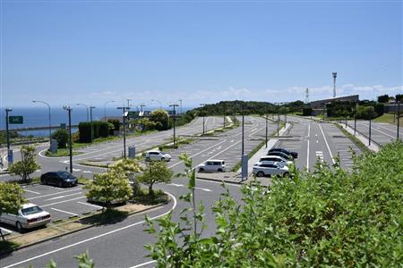 上り路線、下り路線の駐車場をどちらからでも自由に行き来できる構造で、それぞれ少しずつ違う眺望を楽しめる。ジャガー・Ｆ－ＰＡＣＥ