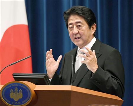 第３次安倍再改造内閣が発足し、記者会見する安倍首相＝３日、首相官邸