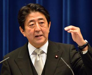 会見の冒頭、発言する安倍晋三首相=3日午後、首相官邸(酒巻俊介撮影) 会見の冒頭、発言する安倍晋三首相=3日午後、首相官邸(酒巻俊介撮影)