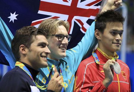 ４００メートル自由形で金メダルのホートン（オーストラリア、中央）と銀の孫楊（中国、右）。左は銅のデッティ（イタリア）＝７日、リオデジャネイロ（ロイター）