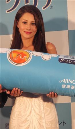 山の日制定記念「登山前日は『グリナ』で快眠しよう」のＰＲイベントに登場したダレノガレ明美＝東京・赤坂