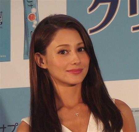 山の日制定記念「登山前日は『グリナ』で快眠しよう」のＰＲイベントに登場したダレノガレ明美＝東京・赤坂