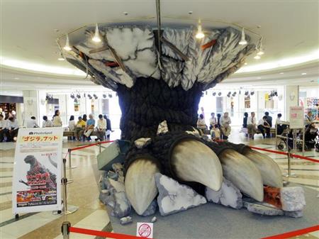 サンシャインシティに登場した巨大なゴジラの足