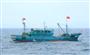 尖閣諸島周辺の領海に侵入した中国漁船＝５日（海上保安庁提供）