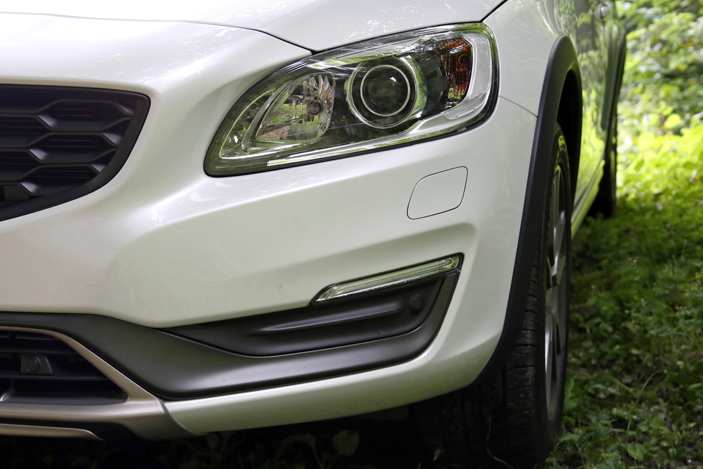 角が取れて柔らかい印象のヘッドランプ