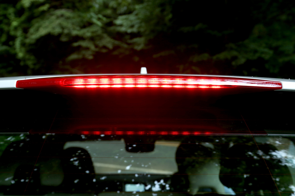 リヤスポイラーに内蔵したストップランプ