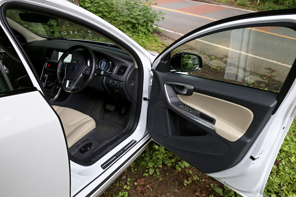 ドア開口部は広くて乗り降りしやすい