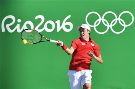 男子シングルス３位決定戦でナダルを破り、銅メダルを獲得した錦織圭＝リオデジャネイロ（共同）