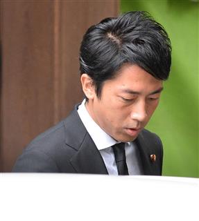 ７１回目の「終戦の日」に靖国神社を参拝した小泉進次郎衆院議員＝１５日午前、東京都千代田区・靖国神社（納冨康撮影）