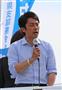 自民党や党の公認候補への支持を呼びかける小泉進次郎氏＝２日午後、茨城県常総市水海道宝町（上村茉由撮影）