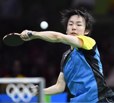 日本－中国第１試合でプレーする丹羽＝リオデジャネイロ（共同）