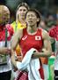 レスリング女子フリースタイル５３キロ級決勝で敗れ涙を流しながら引きあげる吉田沙保里＝１８日、カリオカアリーナ（撮影・桐山弘太）