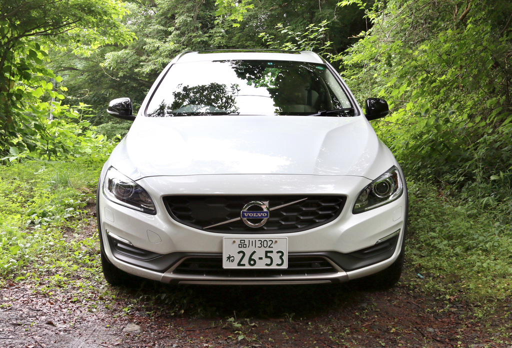 Ｖ６０ クロスカントリーなら、こんな所にも入れちゃう。ノーマルのＶ６０なら入り口でフロントアンダーをぶつけるはず