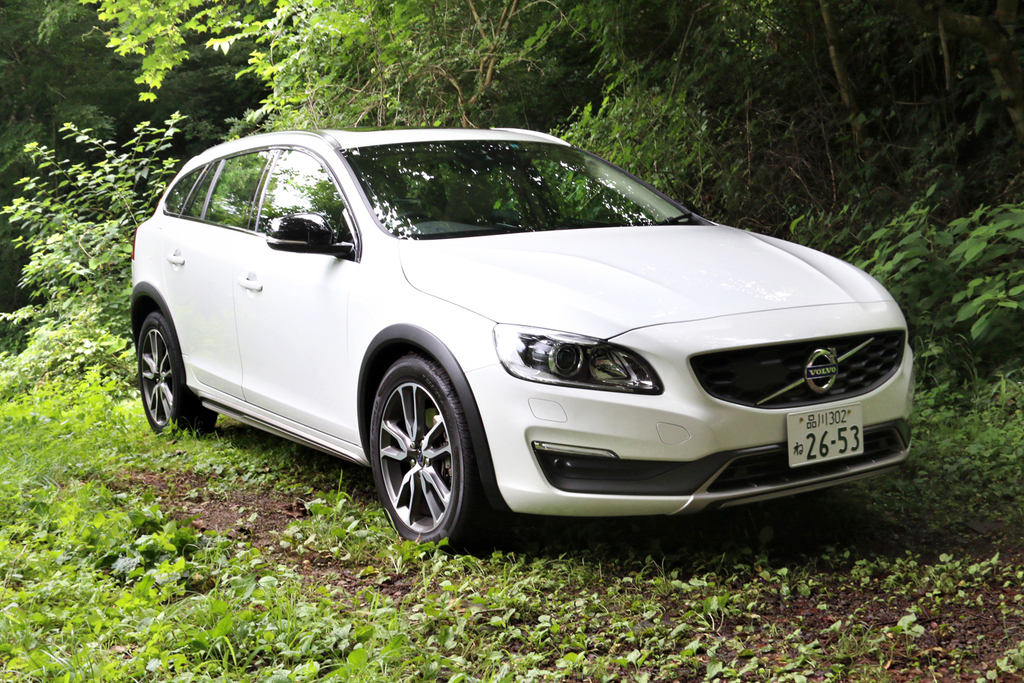 Ｖ６０ クロスカントリーなら、こんな所にも入れちゃう。ノーマルのＶ６０なら入り口でフロントアンダーをぶつけるはず