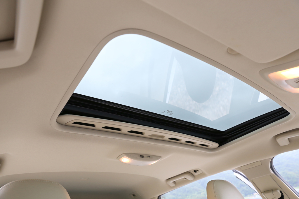 シェードカバーを開けると開放感が増す