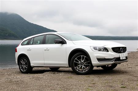 オフロードをものともせず。さすがクロスオーバーＳＵＶ。Ｖ６０だったらここまで余裕はないはず