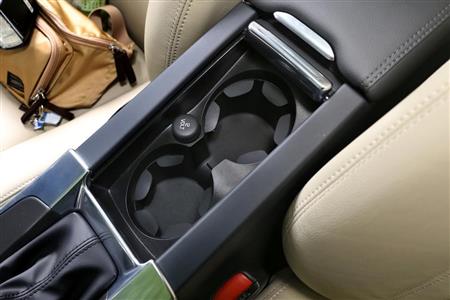 前席のドリンクホルダー