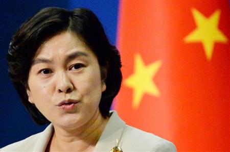 北京の中国外務省で記者会見する華春瑩副報道局長（共同）