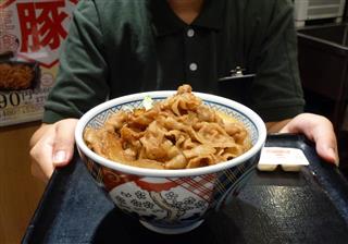 吉野家が２９日に発売する「豚生姜焼丼」