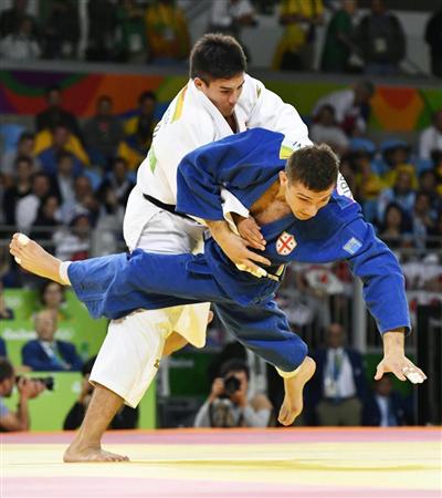 柔道男子９０キロ級、初出場のベイカー茉秋（東海大）が金メダルを獲得（１０日、共同）