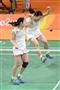 バドミントン女子ダブルス決勝で勝った高橋礼華・松友美佐紀ペア＝１８日、リオ中央体育館（撮影・甘利慈）