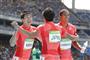 男子４００メートルリレーで決勝進出を決め、喜ぶ（左から）桐生、山県、ケンブリッジ＝リオデジャネイロ（共同）