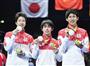 卓球男子団体の表彰式で、銀メダルを手に笑顔の（左から）水谷、丹羽、吉村＝リオデジャネイロ（共同）