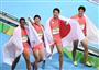陸上男子４００メートルリレー決勝で銀メダルを獲得した日本チーム＝１９日、五輪スタジアム（甘利慈撮影）