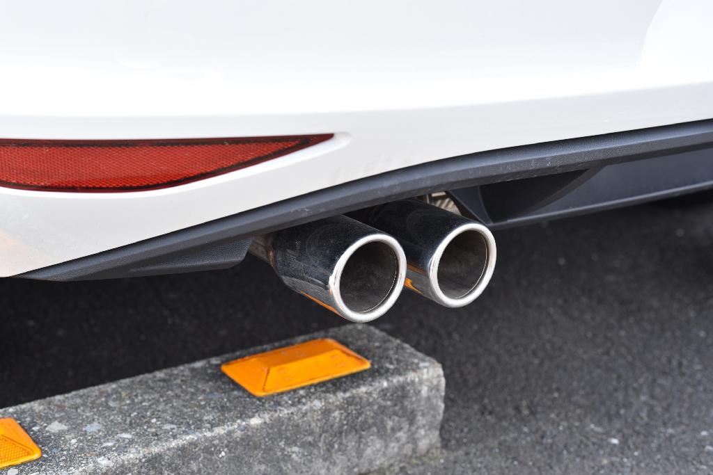 マフラーは左２本出し。ゴルフＧＴＥ