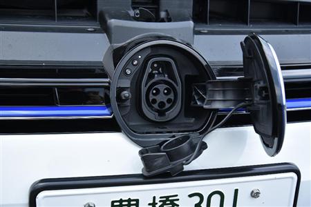 中から充電用端子が。そう言えばプラグインハイブリッドでしたね。ゴルフＧＴＥ