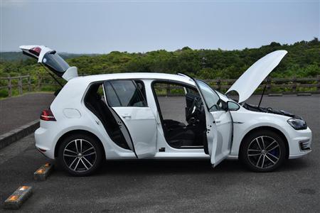 開口部を全開にすると、ボディーの他の箇所と比べていかにＣピラーが太いかがよくわかる。ゴルフＧＴＥ