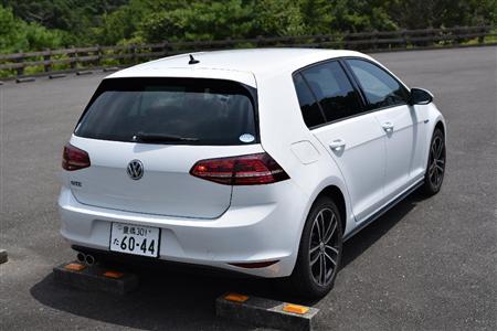 ゴテゴテした余計なラインのないクリーンな造形。人によってはつまらないと感じる？ゴルフＧＴＥ