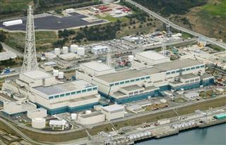 東京電力柏崎刈羽原発の６号機（中央）、７号機（右）＝新潟県