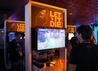 米ロサンゼルスで開かれた新ゲームの体験イベントで遊ぶ参加者=6月14日(共同) 米ロサンゼルスで開かれた新ゲームの体験イベントで遊ぶ参加者=6月14日(共同)