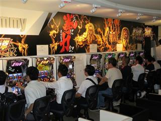 人気タイトルの最新シリーズに対する業界関係者の関心も高い（Ｃ）武論尊・原哲夫／ＮＳＰ１９８３、（Ｃ）ＮＳＰ２００７版権許諾証ＹＳＣ－５０６＜（Ｃ）Ｓａｍｍｙ