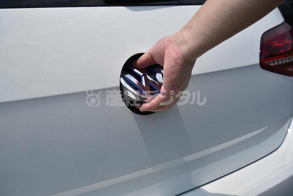 バックドアのエンブレムはドアノブも兼ねている。「そうくるかぁ」というギミック。ゴルフＧＴＥ