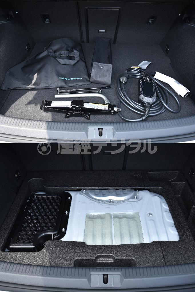 床下収納がないので、ジャッキや充電用ケーブルなどの付属品はケースに入れられている（上）。カーペットをめくると４０リットルの燃料タンクが（下）。バッテリーは後席下に搭載されている。ゴルフＧＴＥ