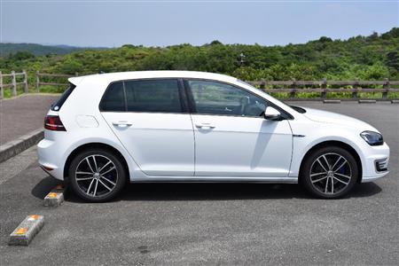 ハッチバックというジャンルを確立した初代から変わらぬ、太い「く」の字型Ｃピラー。ゴルフＧＴＥ