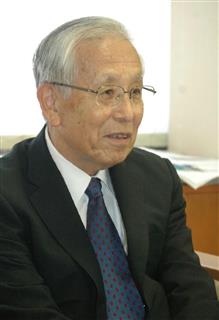 インタビューに応じる加藤隆俊・国際金融情報センター理事長＝東京都中央区