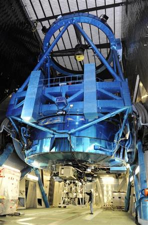 すばる望遠鏡の本体＝米ハワイ島（共同）