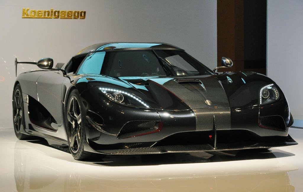 ケーニグセグの「アゲーラＲＳＲ」＝５日、東京都港区