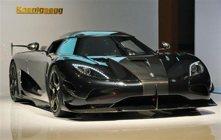 ケーニグセグの「アゲーラＲＳＲ」＝５日、東京都港区