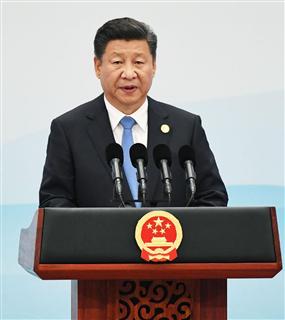G20首脳会合の閉幕後、記者の前で演説する中国の習近平国家主席=5日、中国・杭州(共同) G20首脳会合の閉幕後、記者の前で演説する中国の習近平国家主席=5日、中国・杭州(共同)