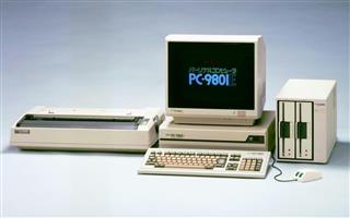 日本で最も普及した１６ビットパソコン「ＰＣ－９８０１」（国立科学博物館提供）
